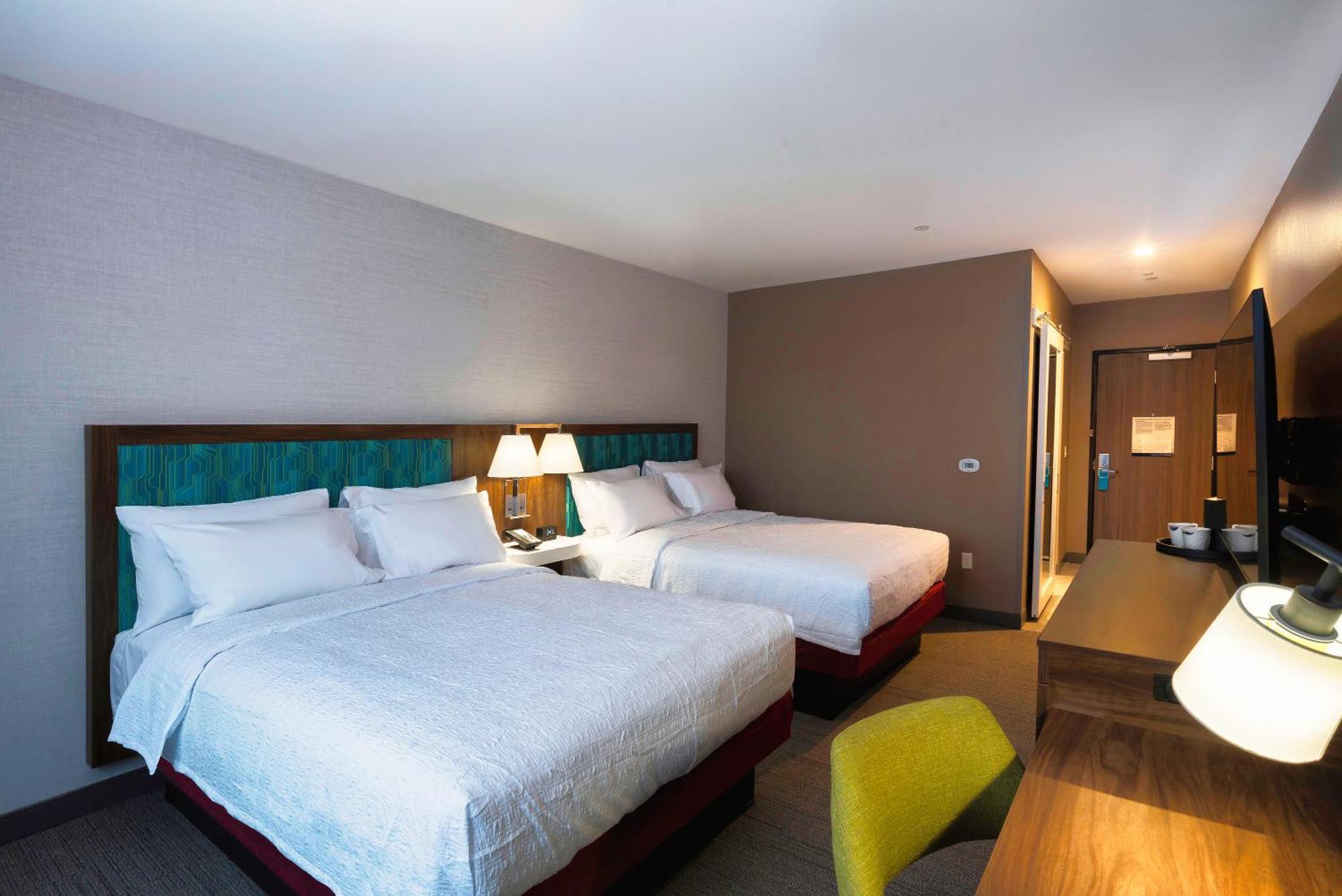 Hampton Inn Нийдълс Екстериор снимка