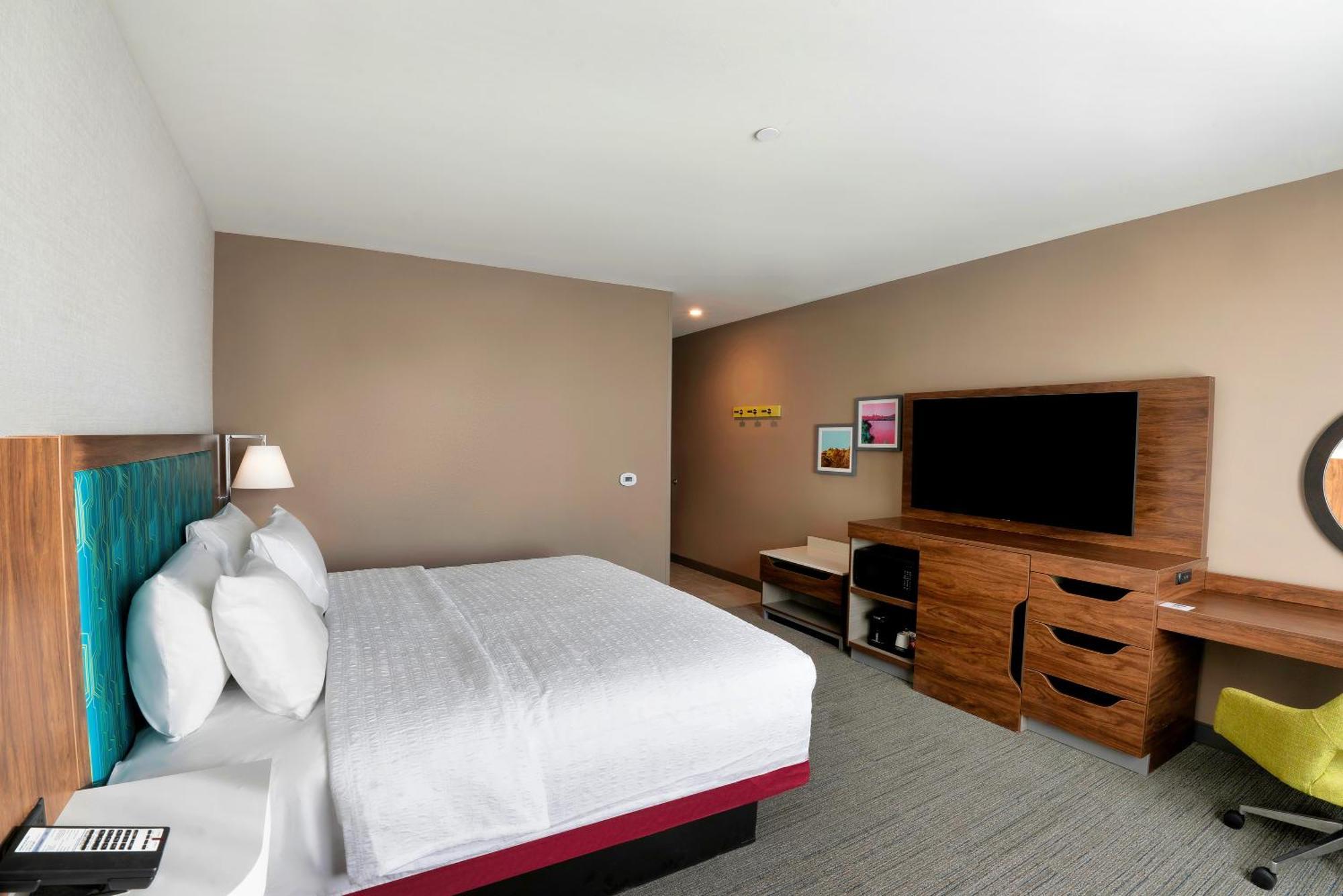 Hampton Inn Нийдълс Екстериор снимка