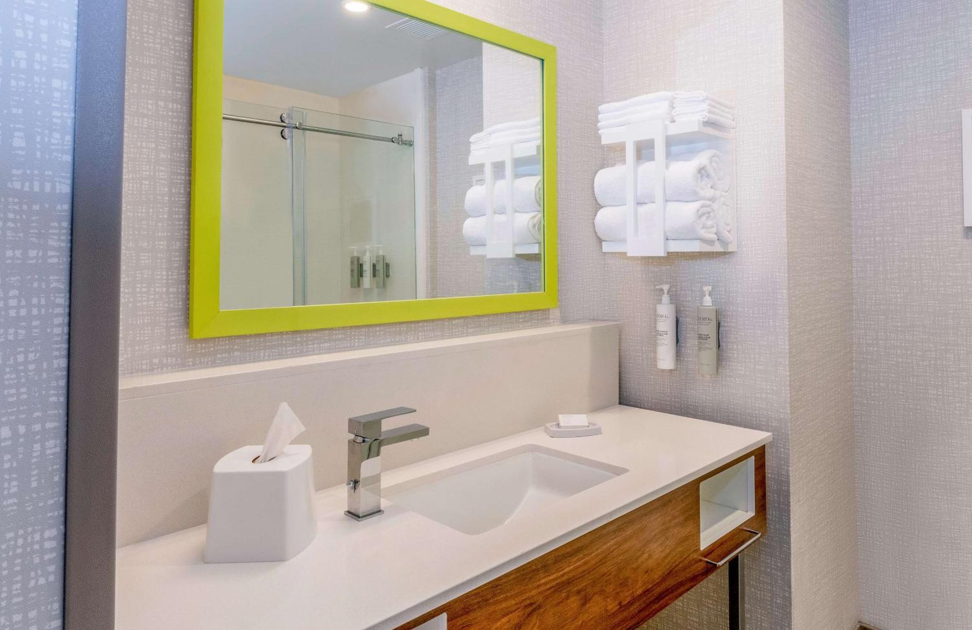 Hampton Inn Нийдълс Екстериор снимка