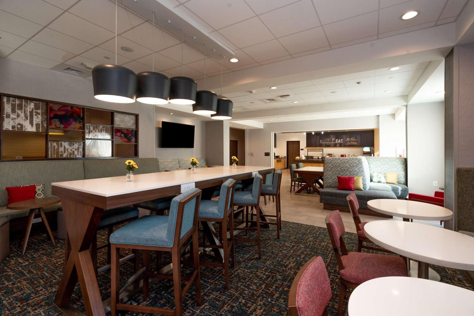 Hampton Inn Нийдълс Екстериор снимка